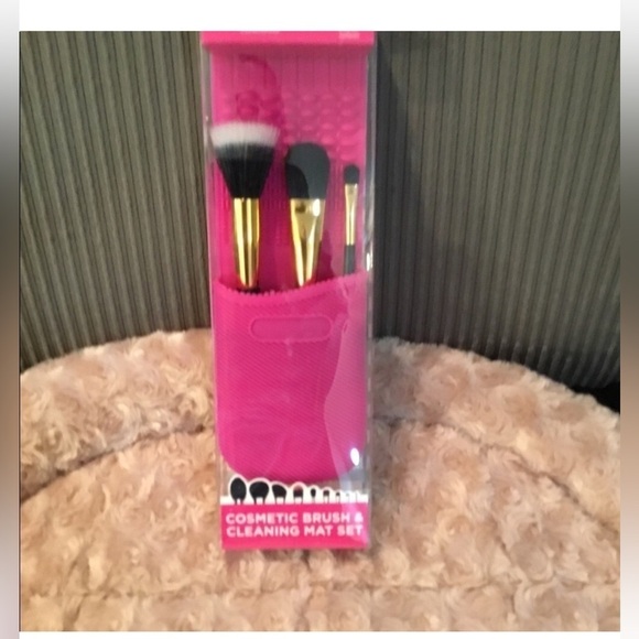 Danielle Creations Cosmetic Brushes & Cleaning Matt set of 3 brushes - Picture 2 of 5